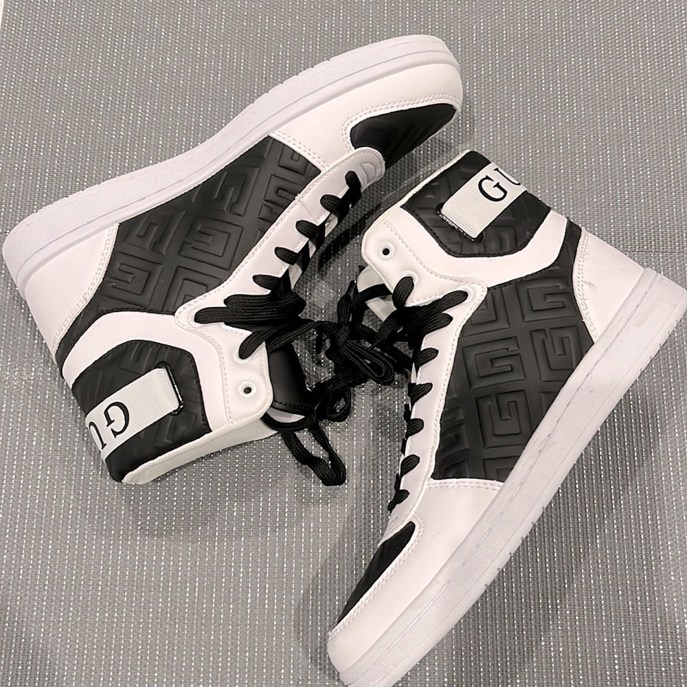 High-top ‘Guess’ Sneakers